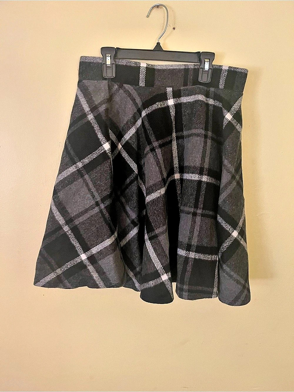 TANMING Plaid A-Line Skirt in Black & Gray Size Medium Like New